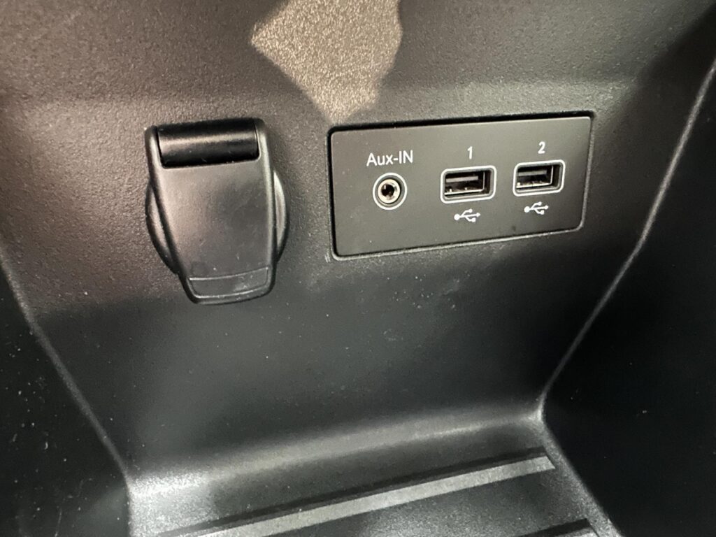 Renault Clio Exposé-Bild 47