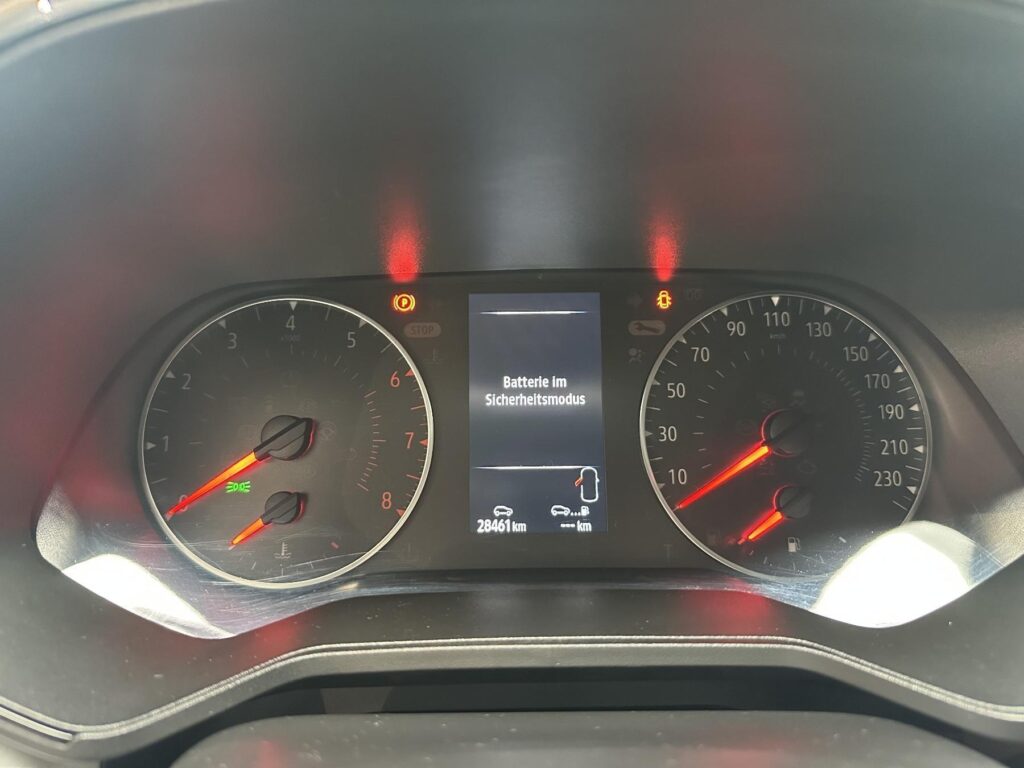 Renault Clio Exposé-Bild 36