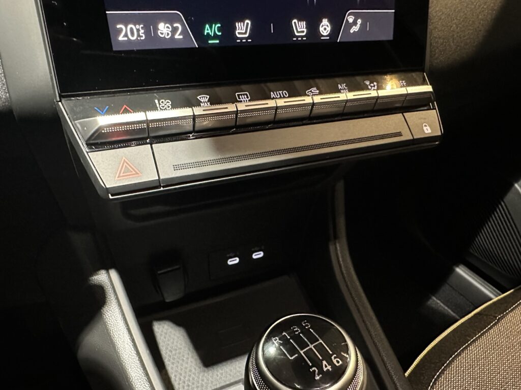 Renault Captur Exposé-Bild 42