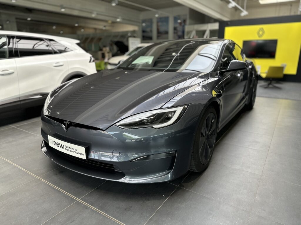 TESLA Model S Exposé-Bild 1
