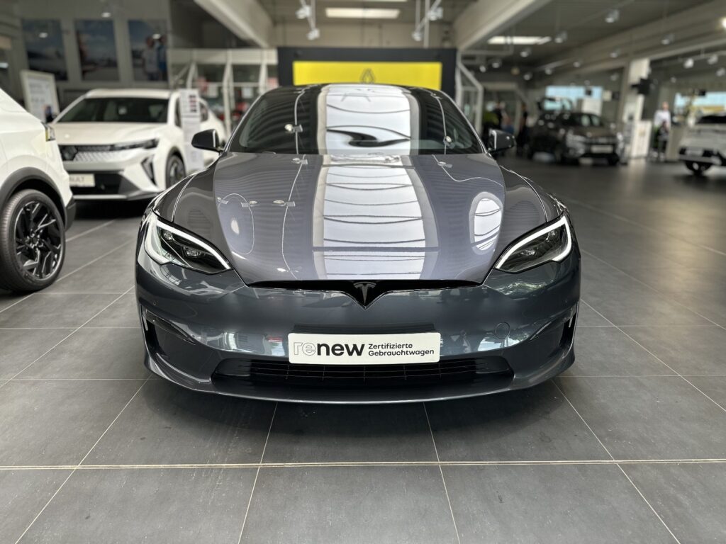 TESLA Model S Exposé-Bild 2