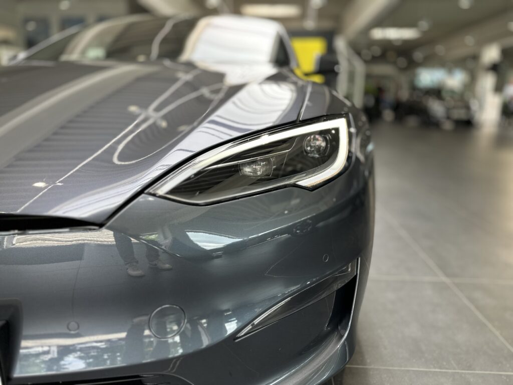 TESLA Model S Exposé-Bild 3