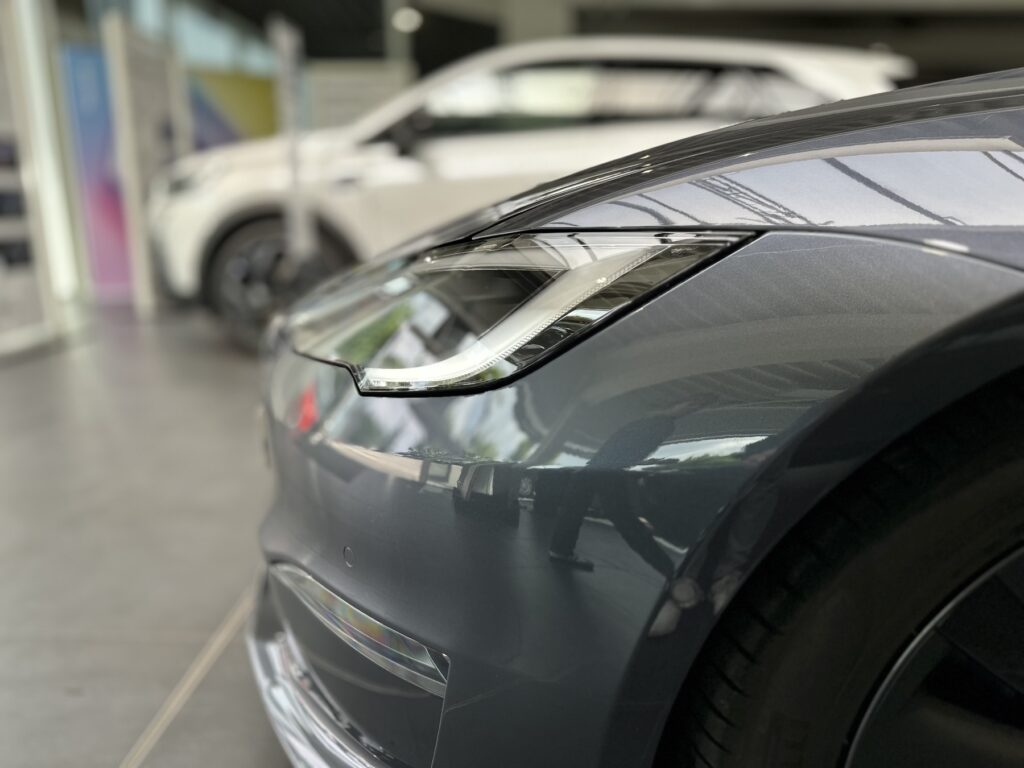TESLA Model S Exposé-Bild 4