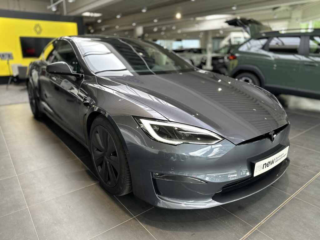 TESLA Model S Exposé-Bild 6