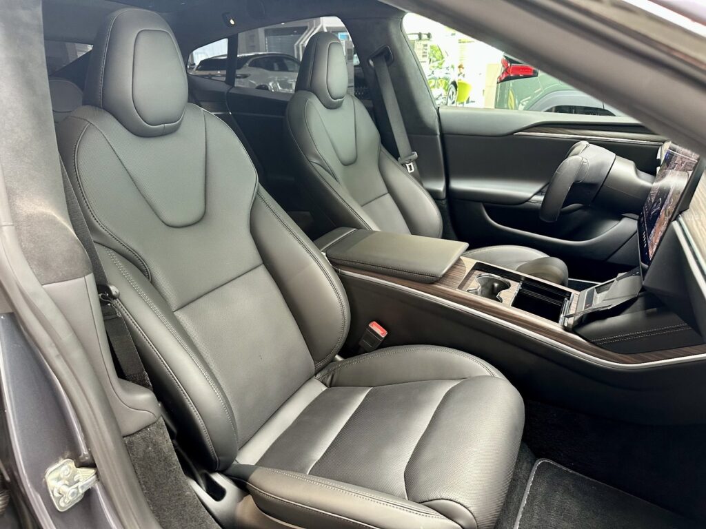 TESLA Model S Exposé-Bild 11