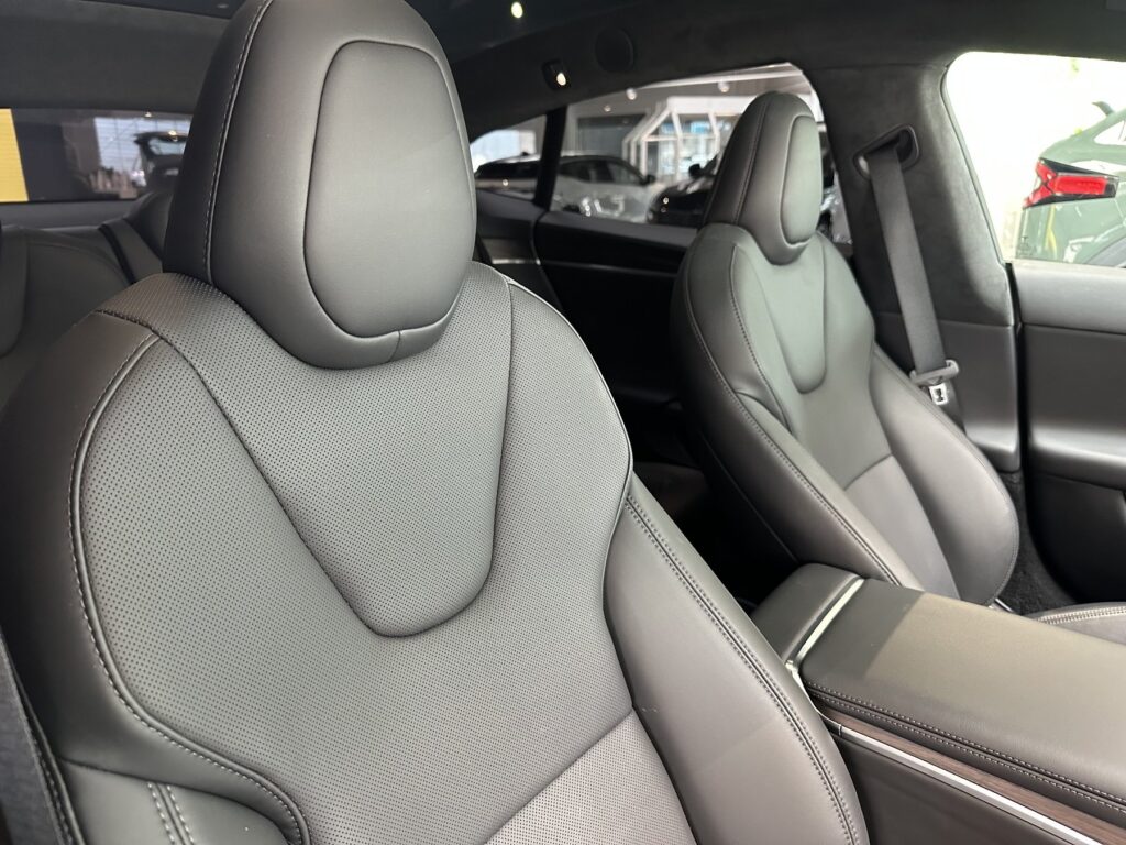 TESLA Model S Exposé-Bild 12