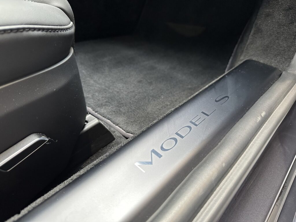 TESLA Model S Exposé-Bild 13