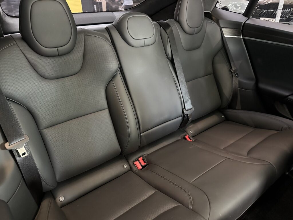 TESLA Model S Exposé-Bild 15