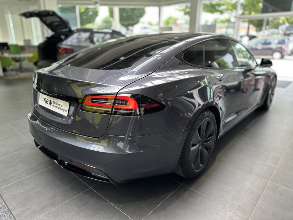 TESLA Model S Exposé-Bild 19