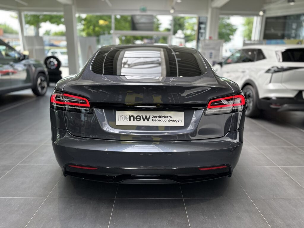 TESLA Model S Exposé-Bild 20