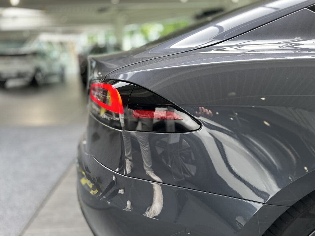 TESLA Model S Exposé-Bild 22