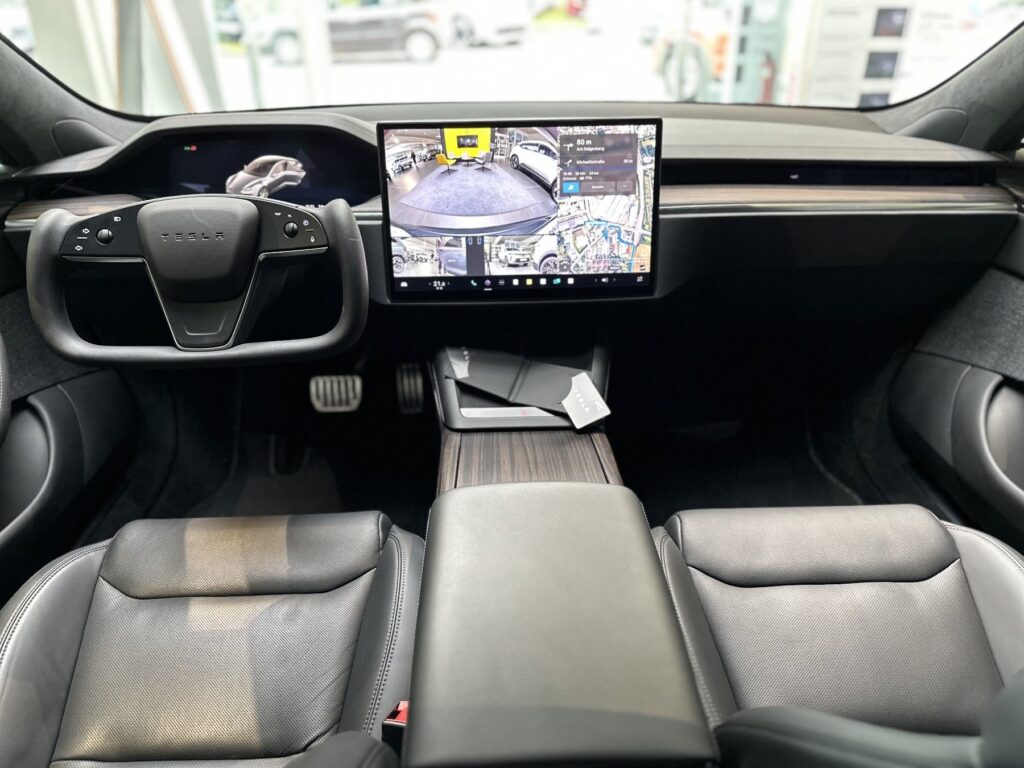 TESLA Model S Exposé-Bild 35