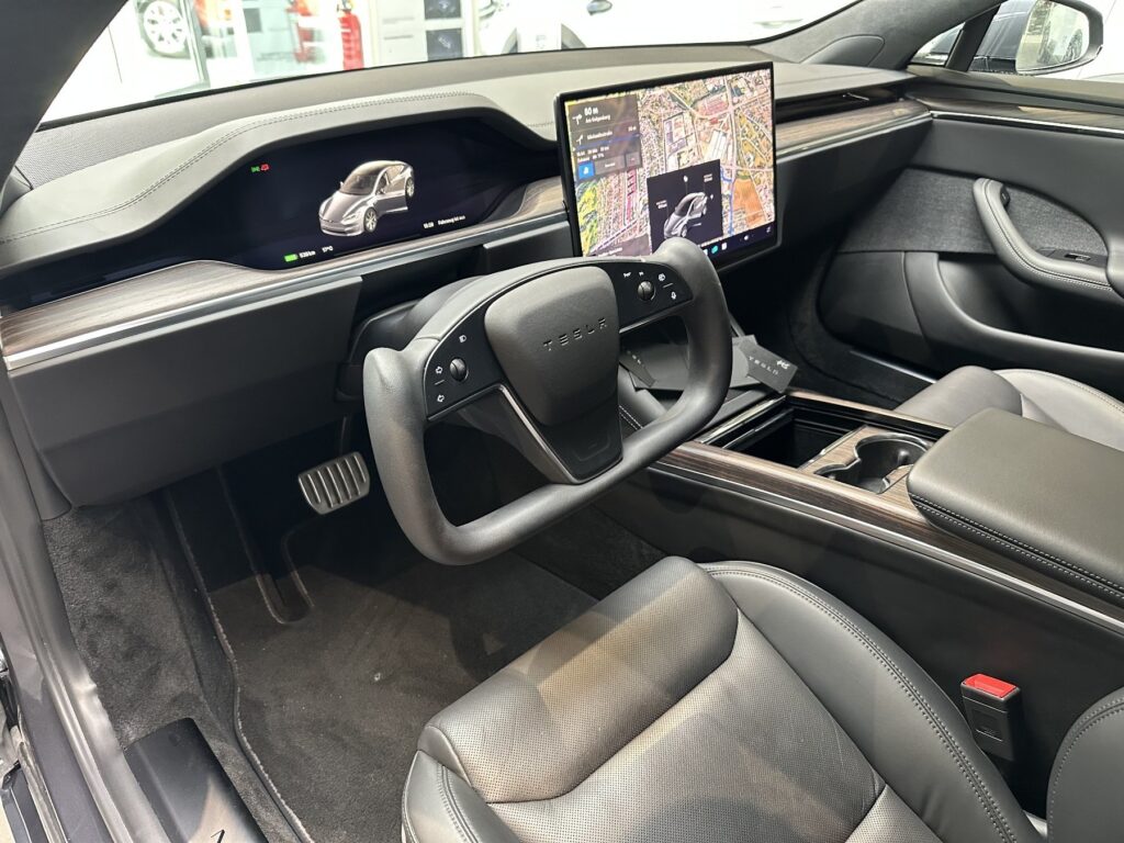 TESLA Model S Exposé-Bild 36