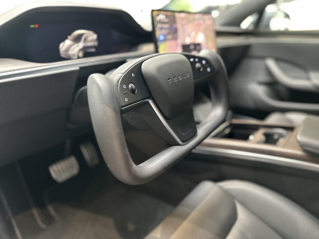 TESLA Model S Exposé-Bild 37