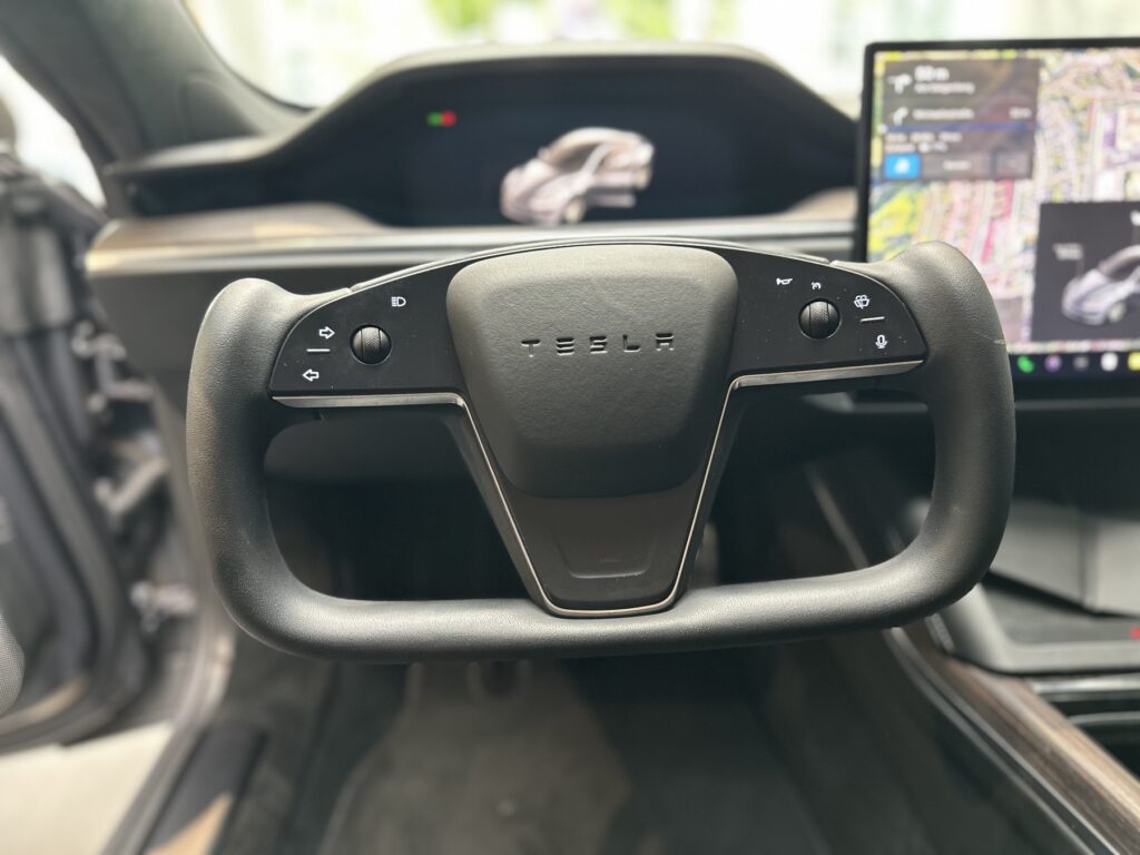 TESLA Model S Exposé-Bild 38