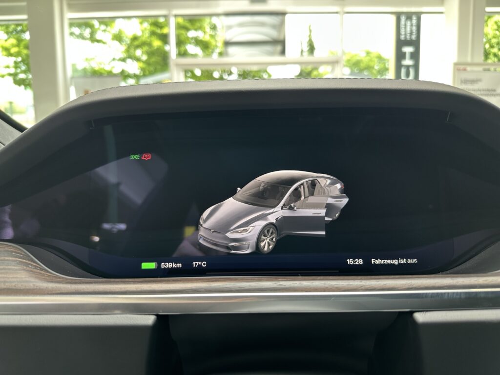 TESLA Model S Exposé-Bild 41