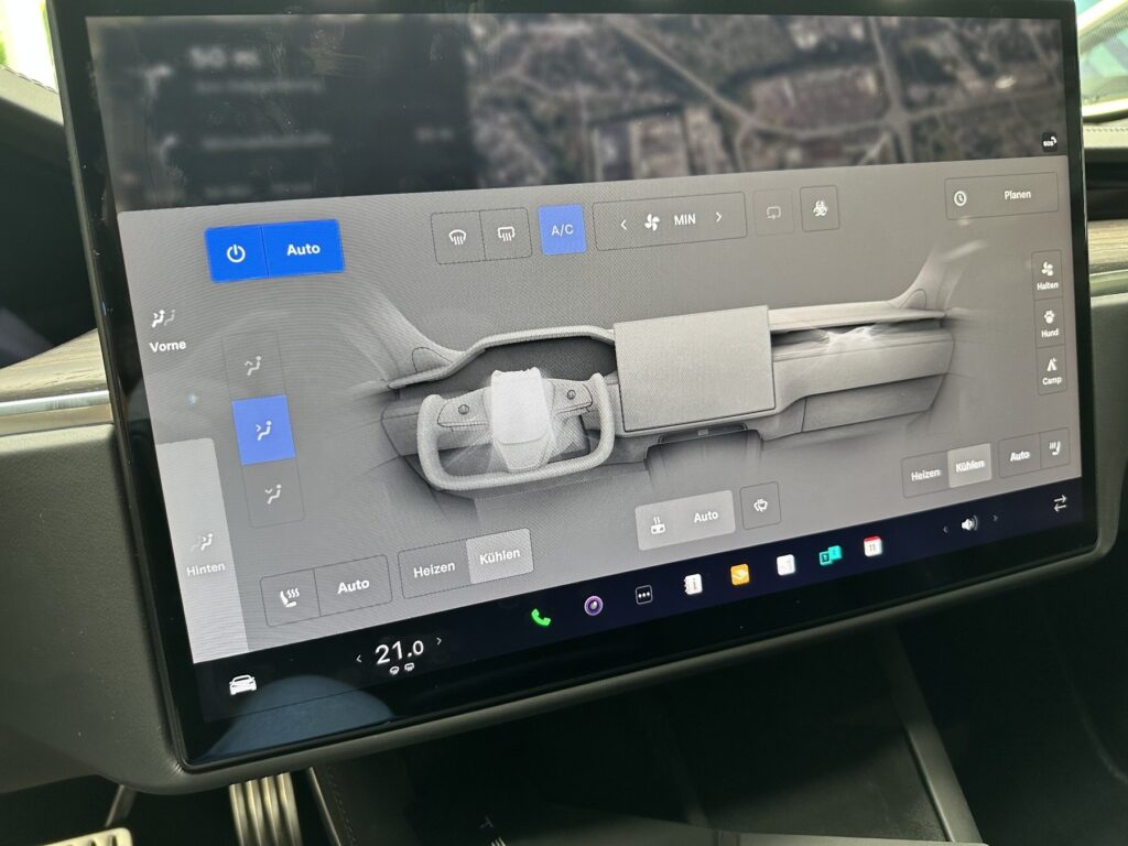 TESLA Model S Exposé-Bild 44