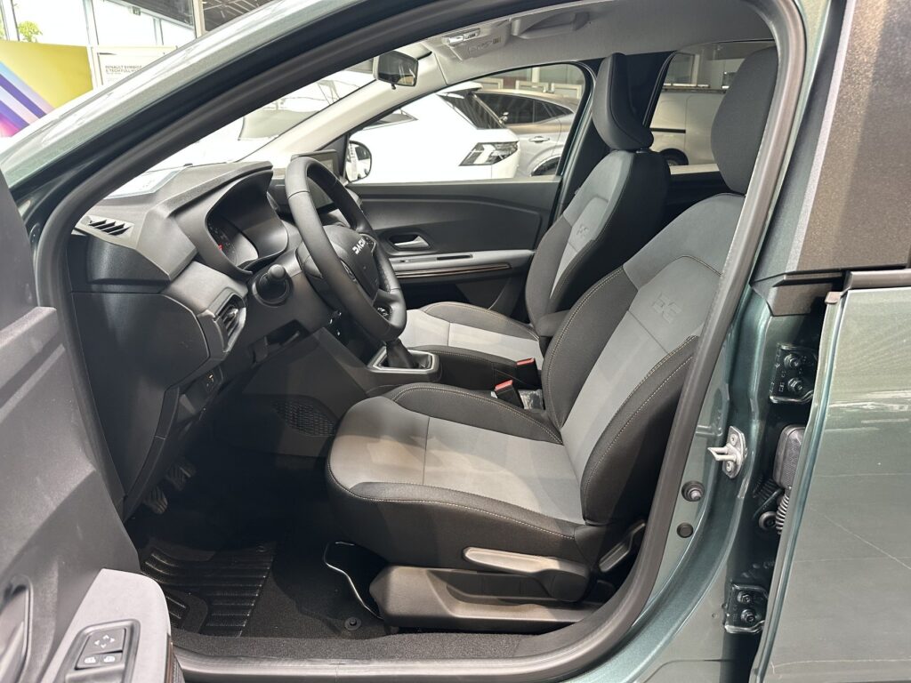 Dacia Jogger Exposé-Bild 31