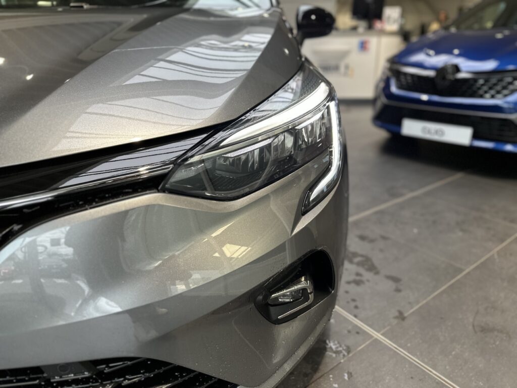 Renault Clio Exposé-Bild 3