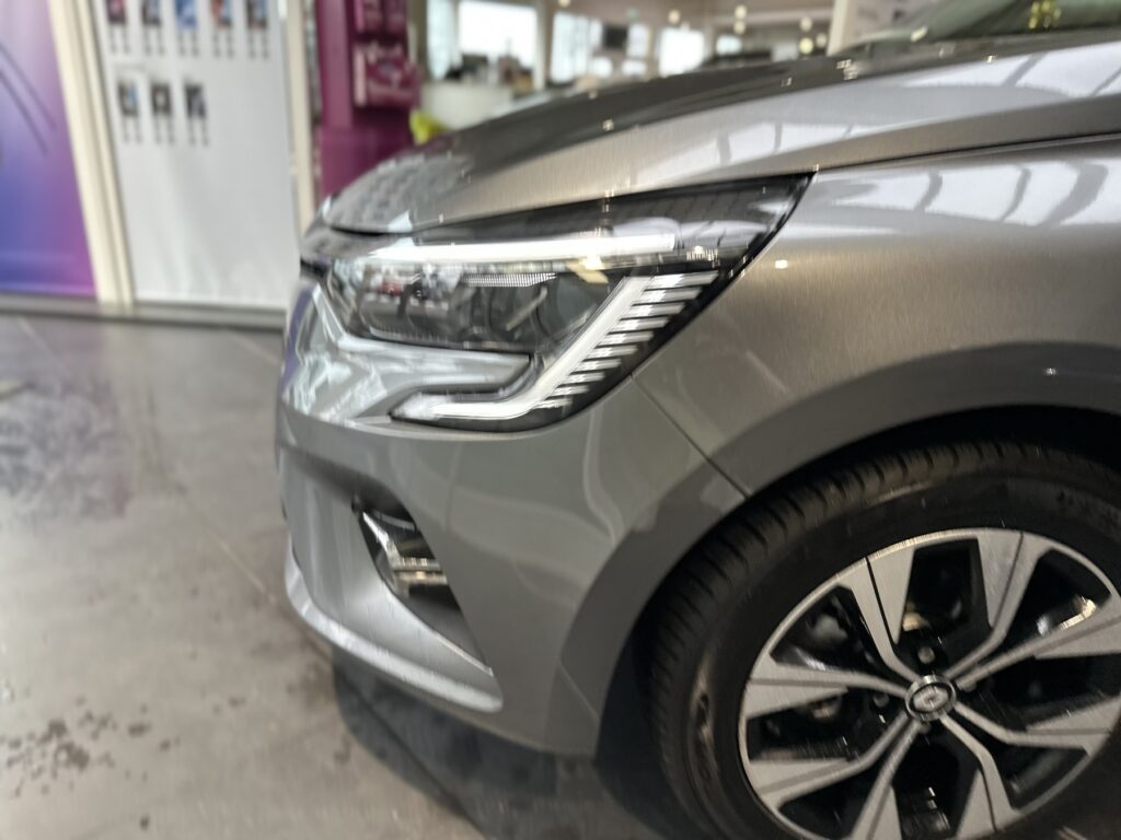 Renault Clio Exposé-Bild 4