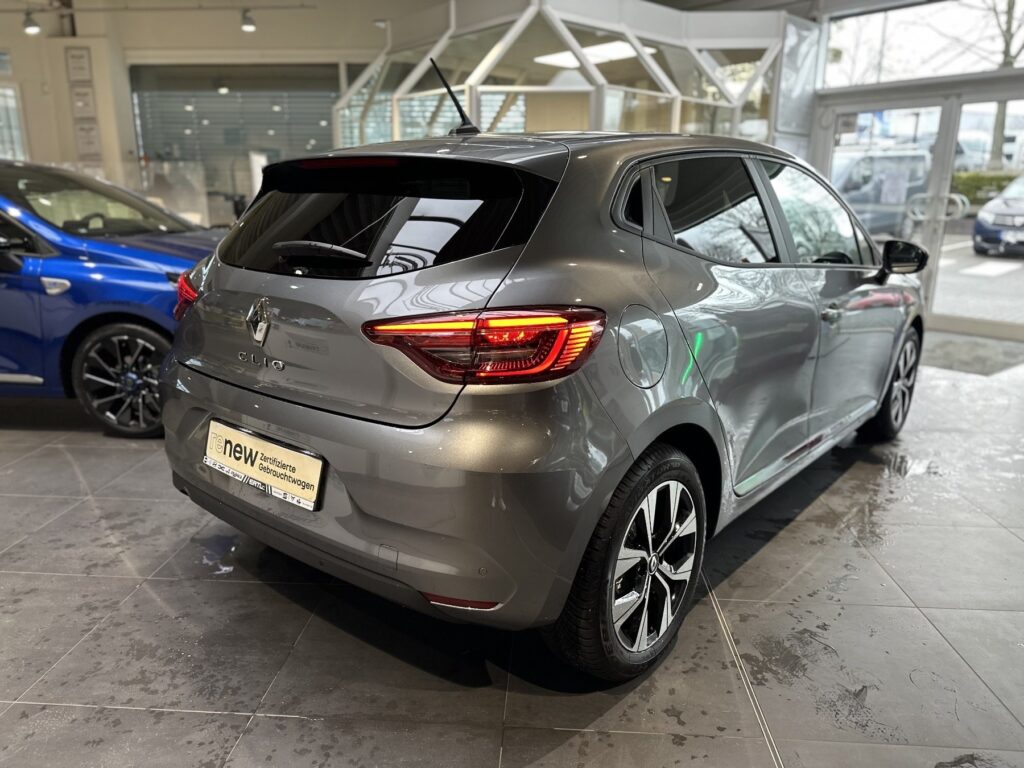 Renault Clio Exposé-Bild 13