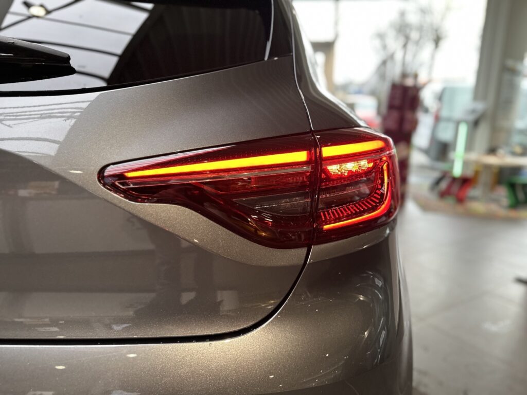 Renault Clio Exposé-Bild 15