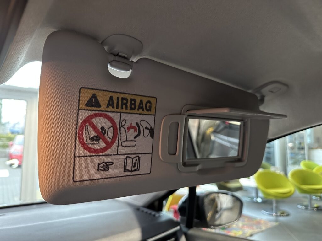 Renault Clio Exposé-Bild 46