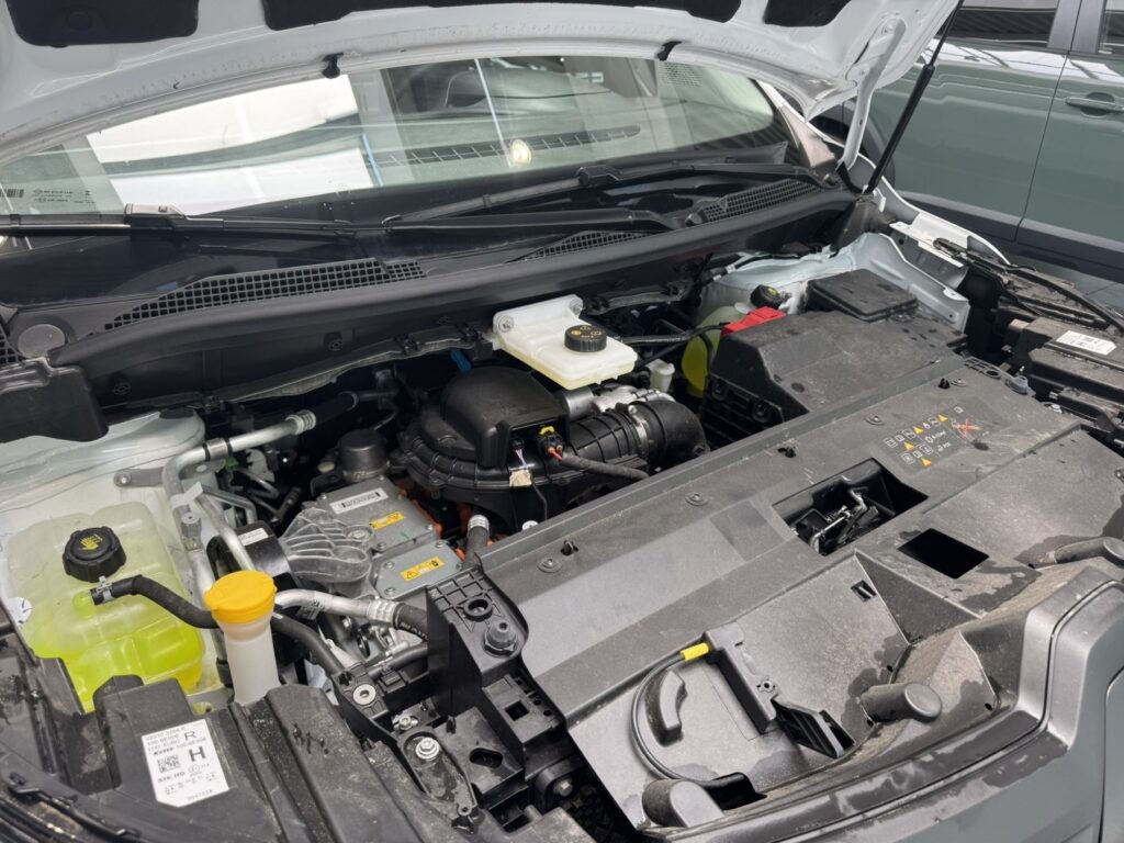 Renault Kangoo E-TECH Exposé-Bild 3