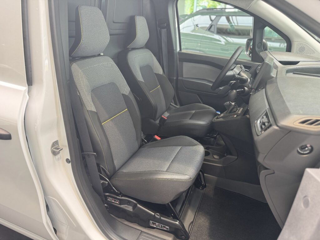 Renault Kangoo E-TECH Exposé-Bild 6