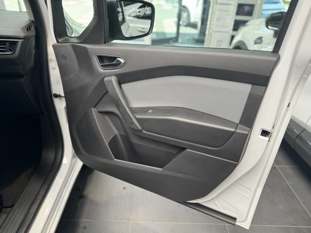 Renault Kangoo E-TECH Exposé-Bild 38