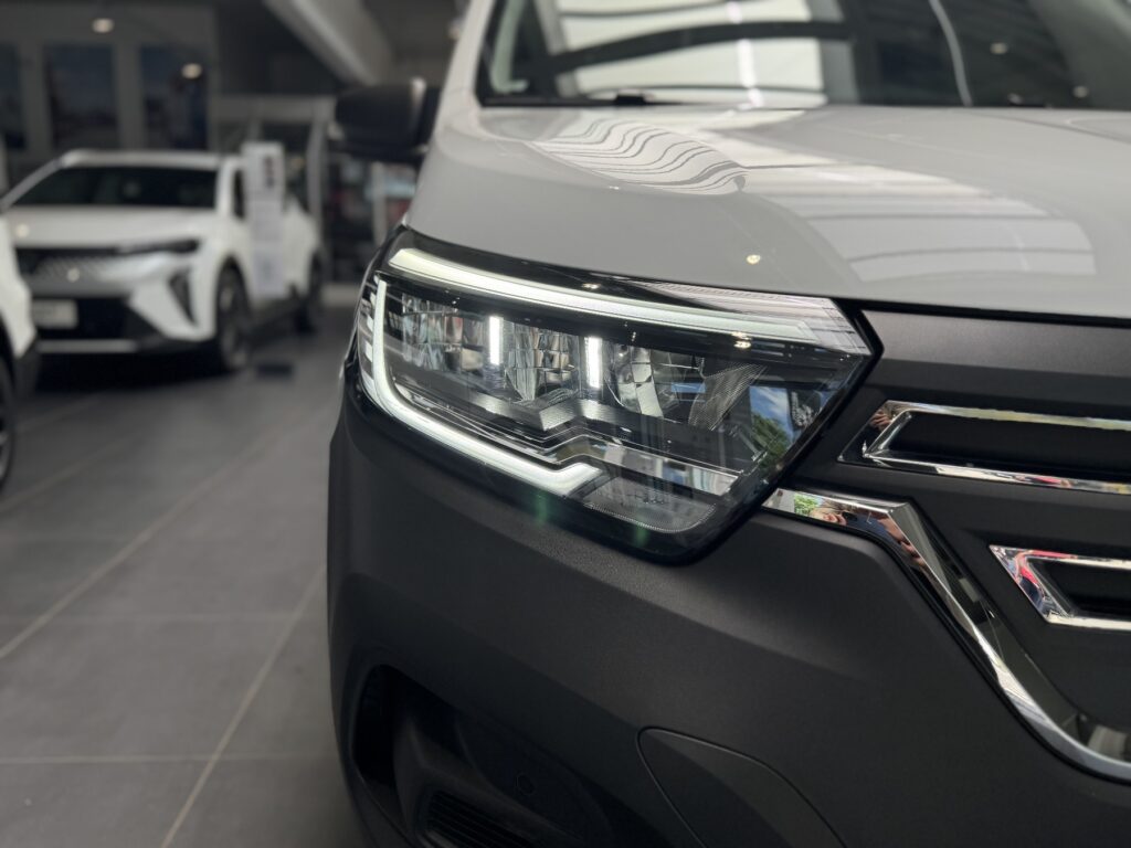 Renault Kangoo E-TECH Exposé-Bild 48