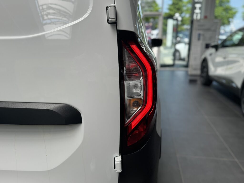 Renault Kangoo E-TECH Exposé-Bild 49