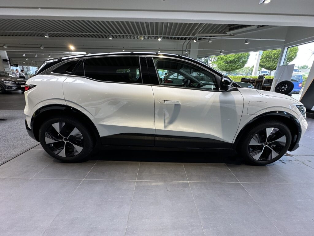 Renault Megane E-TECH Exposé-Bild 8