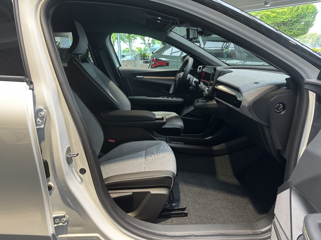 Renault Megane E-TECH Exposé-Bild 10