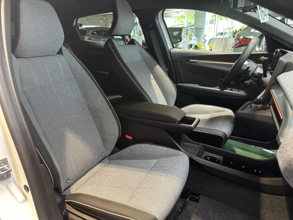 Renault Megane E-TECH Exposé-Bild 13