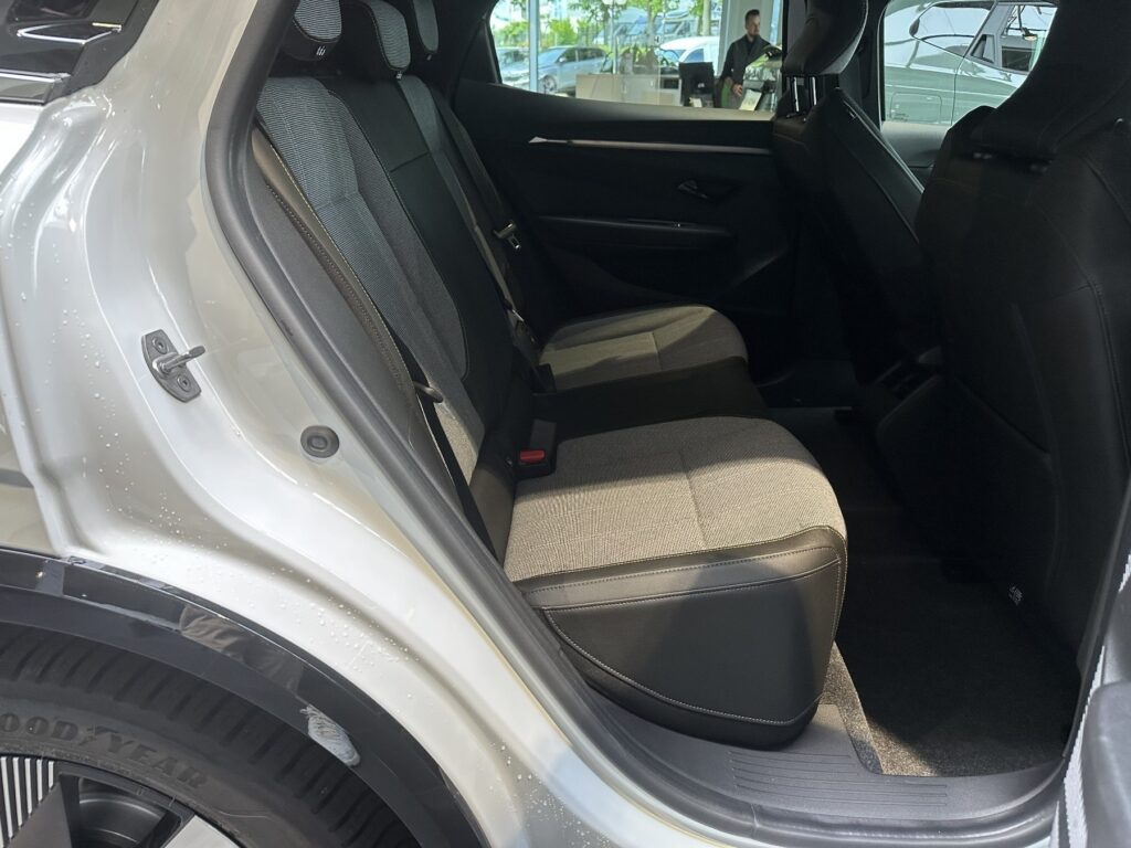 Renault Megane E-TECH Exposé-Bild 14