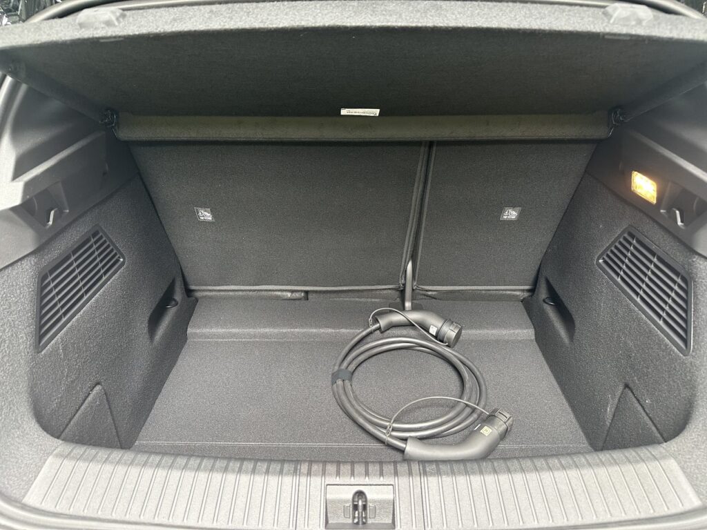 Renault Megane E-TECH Exposé-Bild 24