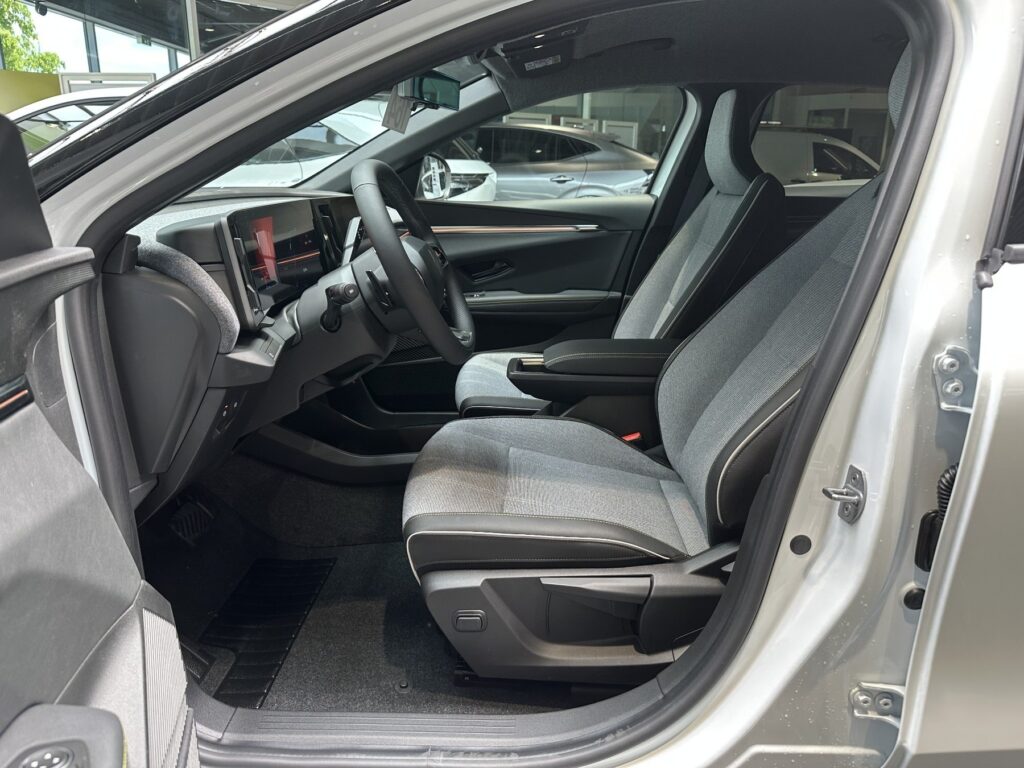 Renault Megane E-TECH Exposé-Bild 31