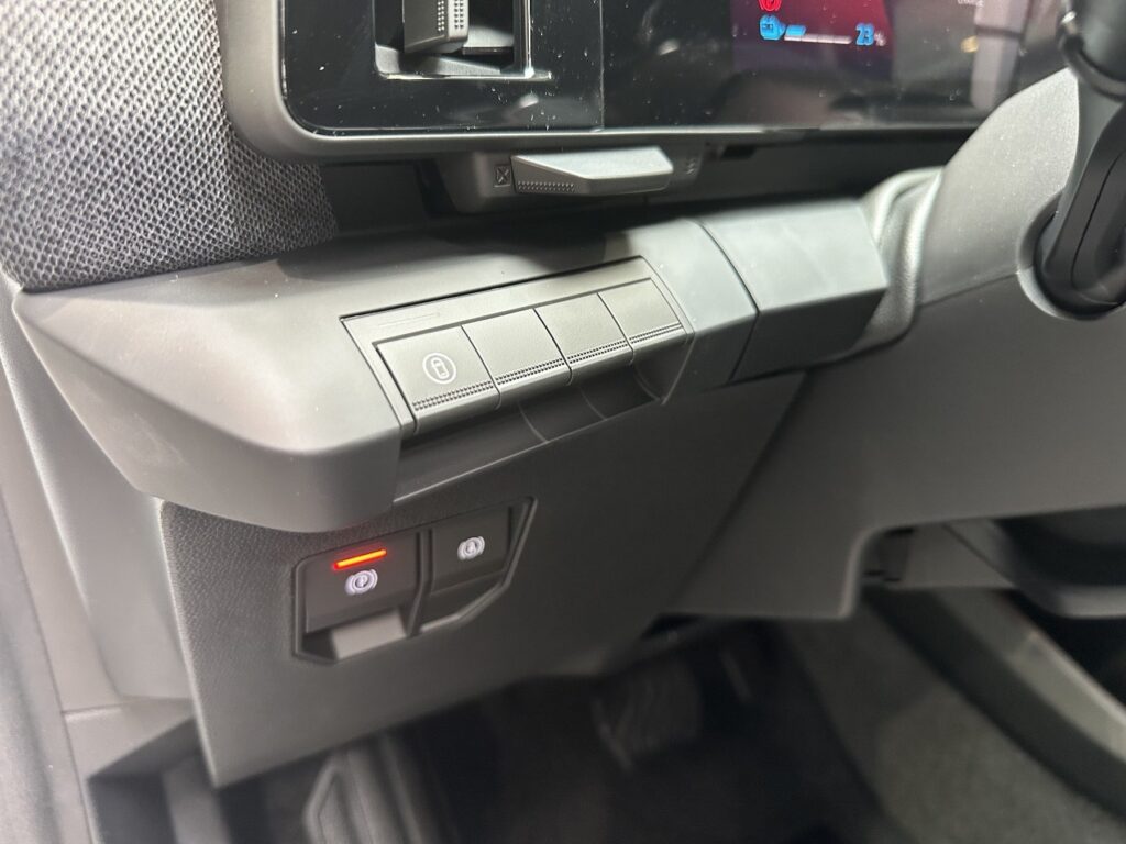 Renault Megane E-TECH Exposé-Bild 32