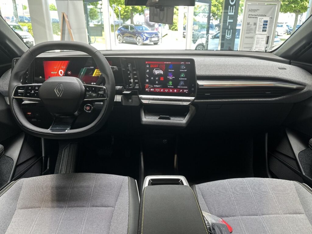 Renault Megane E-TECH Exposé-Bild 33