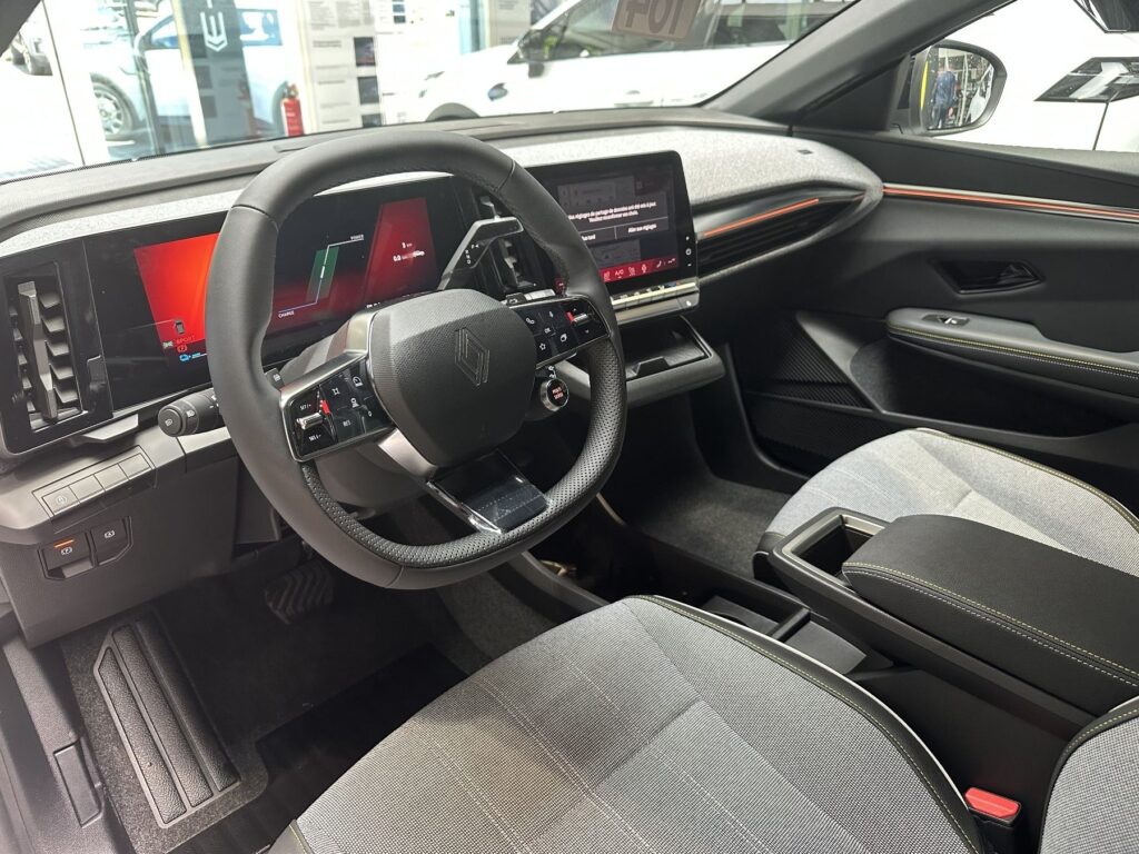 Renault Megane E-TECH Exposé-Bild 34