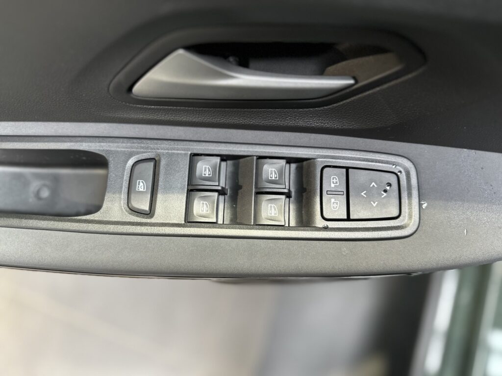 Dacia Jogger Exposé-Bild 32