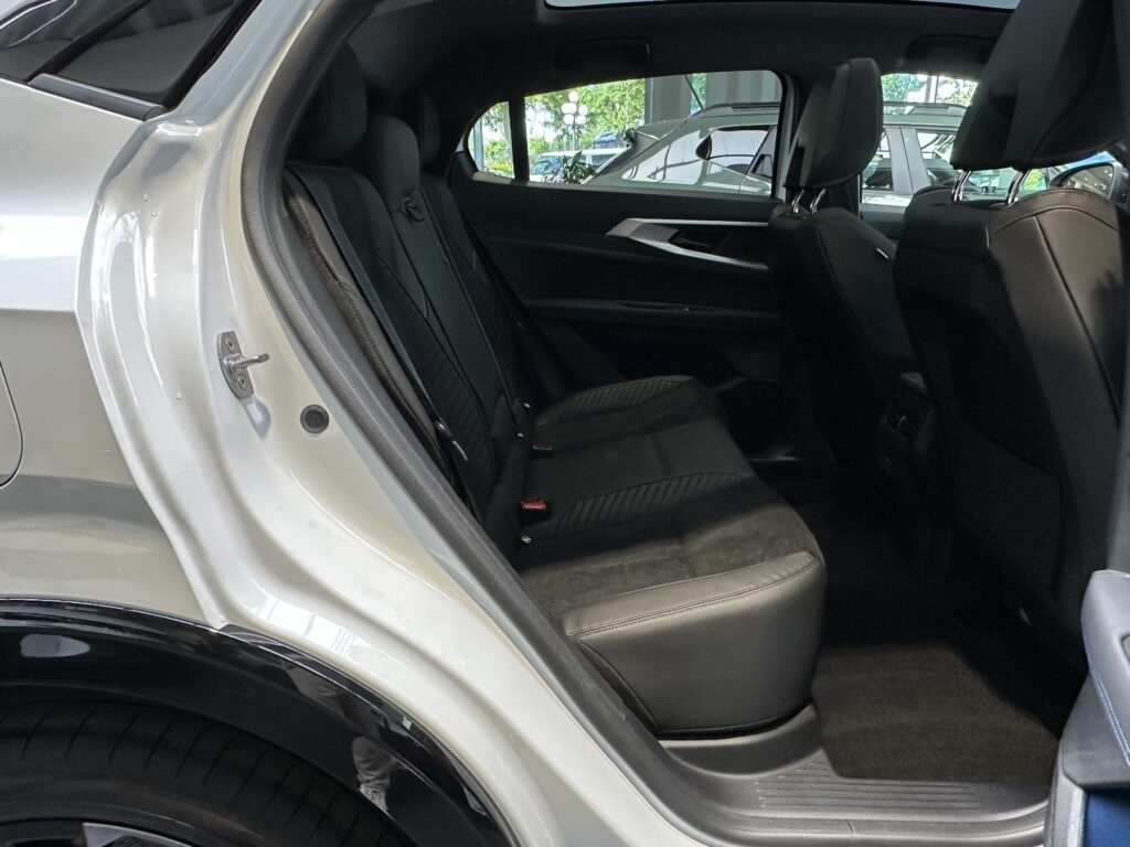 Renault Rafale Exposé-Bild 14