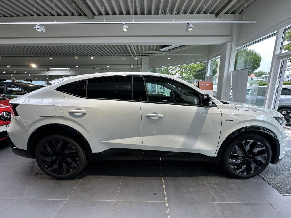 Renault Rafale Exposé-Bild 8