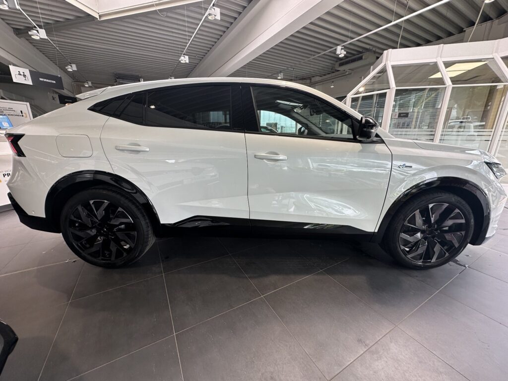 Renault Rafale Exposé-Bild 10