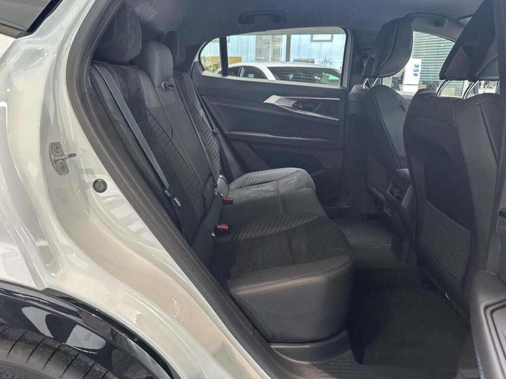 Renault Rafale Exposé-Bild 17