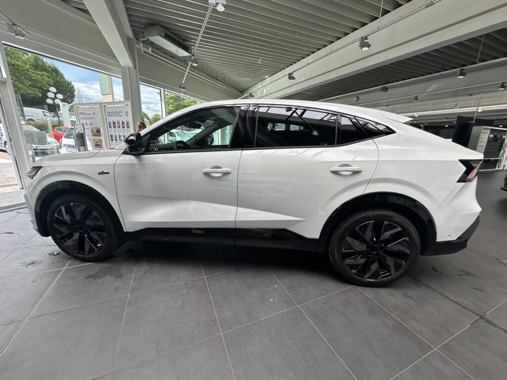 Renault Rafale Exposé-Bild 31