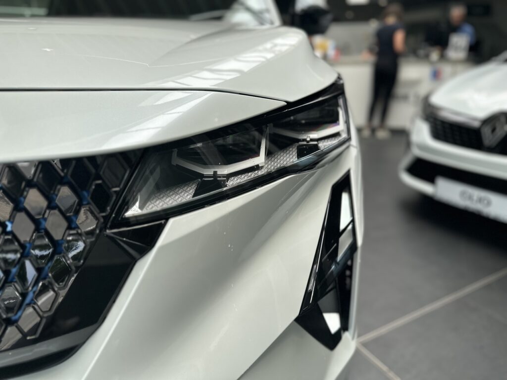 Renault Rafale Exposé-Bild 3