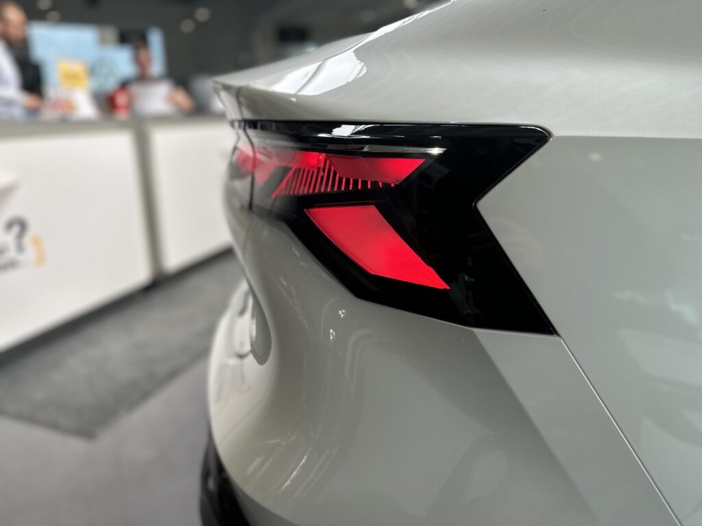 Renault Rafale Exposé-Bild 23