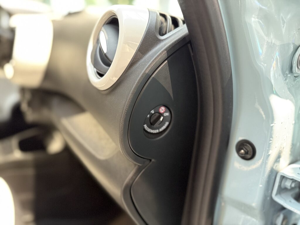 Renault Twingo Exposé-Bild 3